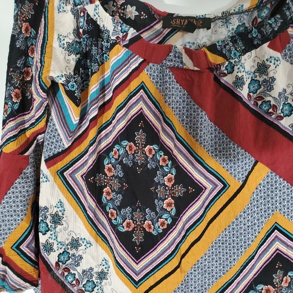 Shyanne Women's Size Medium Colorful Floral Patchwork Top Bell Sleve - Picture 4 of 7